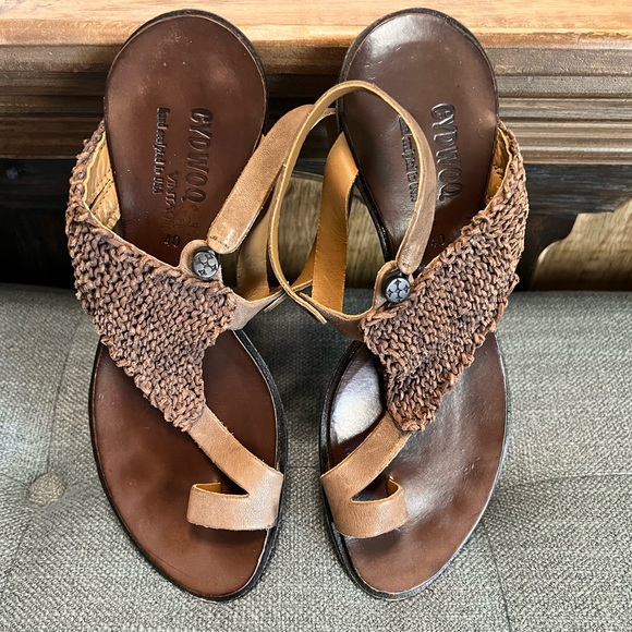 Cydwoq toe ring ankle strap taupe gray Brown woven Leather Sandals - Picture 7 of 14